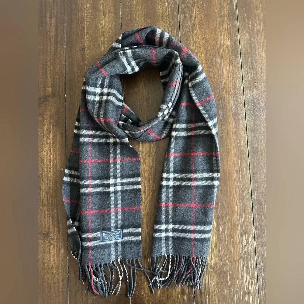 Vintage Burberry's cashmere scarf